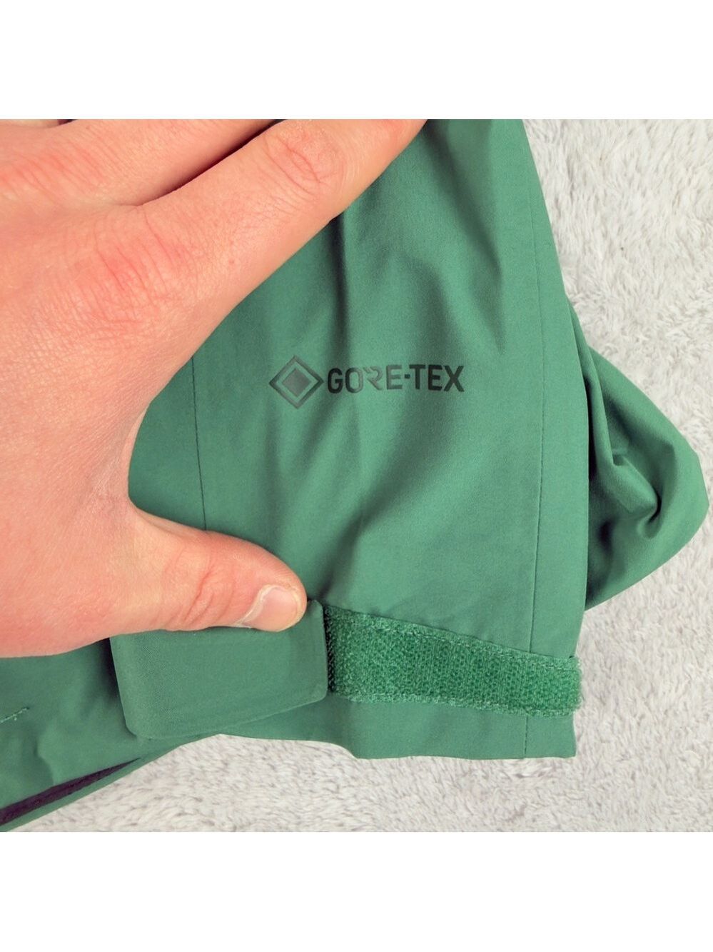 Patagonia NWT Women's Sz Small Calcite Gore-tex Green Jacket 84996 Style Number - Picture 3 of 16